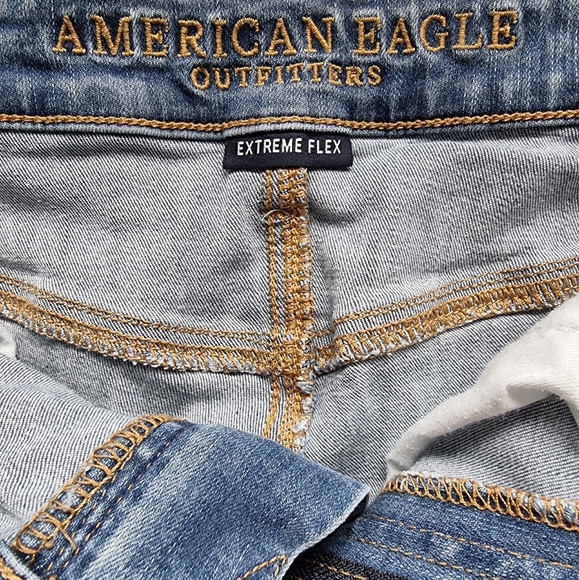 American Eagle Extreme Flex Lightwash Distressed Unisex Denim Shorts - Picture 5 of 9